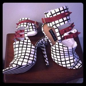 Alejandra G. ‘Fiona’ heel